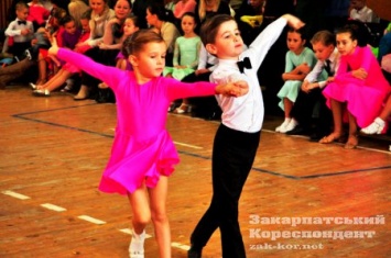 В Закарпатье устроили яркое танцевальное шоу (ВИДЕО+ФОТОРЕПОРТАЖ)