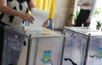 В Киеве избирателю дали два бюллетеня