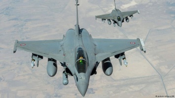 Франция нанесла удары по позициям ИГ в Сирии
