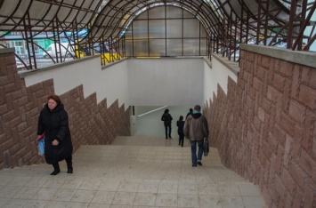 В Симферополе открыли долгожданную «подземку»: без поручней и со скользкими ступеньками (ФОТО)