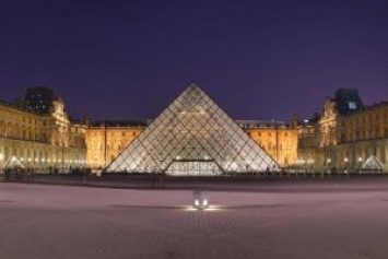 Париж открывается для туристов