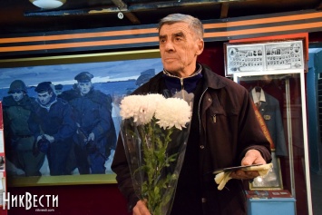 Морпехи наградили орденом бывшего директора музея Ольшанцев в Николаеве
