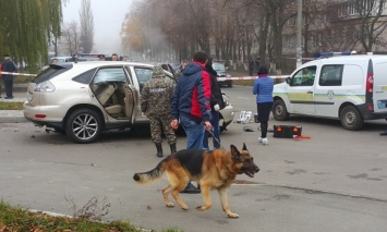 В Киеве на ходу взорвался автомобиль, водитель госпитализирован