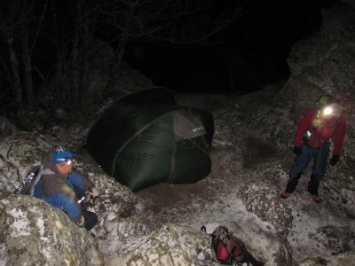 Из-за шторма крымским спасателям пришлось эвакуировать с Демерджи двух туристов (ФОТО)