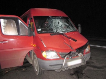 В Хмельницкой области под колесами микроавтобуса погиб пешеход