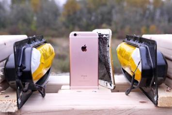 Фанат Apple показал, что происходит с iPhone 6s во время автомобильной аварии