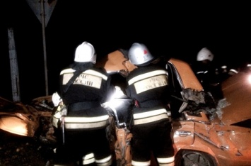 В Севастополе пострадавших в тройном ДТП «вырезали» из покореженных машин (ФОТО)