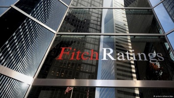 Fitch повысило рейтинг Украины до "преддефолтного"