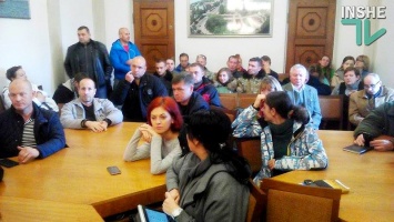 Николаевские активисты пообещали полиции новую Врадиевку, если дело о стрельбе на избирательном участке 17 ноября замнут