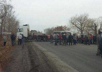 В Новом Буге жители перекрыли трассу «Днепропетровск - Николаев», требуя ремонта дороги