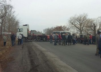 На Николаевщине жители Нового Буга перекрыли днепропетровскую трассу