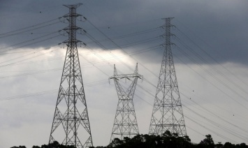 В Херсонской области упали две опоры высоковольтных линий, поставляющих электричество в Крым