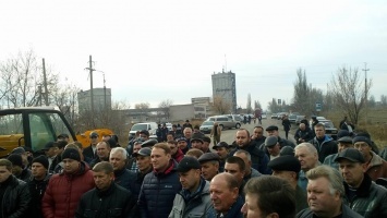 Мериков заявил, что местные аграрии разрушили дорогу, а теперь будоражат людей в Новом Буге