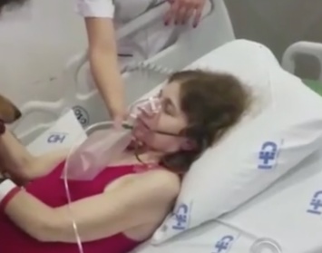 Медсестры в шоке от того, что прыгнуло на руки умирающей женщине. Окружающие взорвались слезами