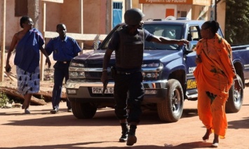 В Мали остаются в заложниках террористов 125 гостей и 13 работников гостиницы Radisson