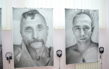 Портреты раненых украинских солдат покажут в Варшаве