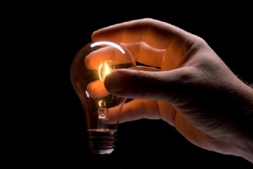 Крым без света: на заправках очереди, люди скупают генераторы и свечи