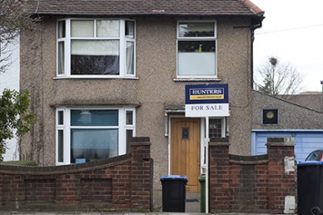 Британка продала дом во время командировки мужа из-за его измены