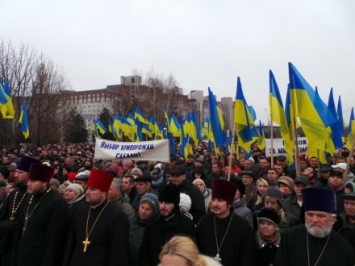 В Кривом Роге прошел многотысячный митинг против попыток рейдерского захвата города