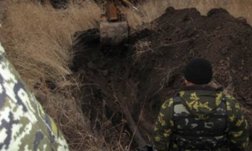В Луганской обл. обнаружили двухкилометровый трубопровод для перемещения контрабандного топлива из РФ