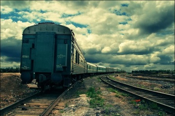 На Киевщине пенсионерка бросилась под поезд