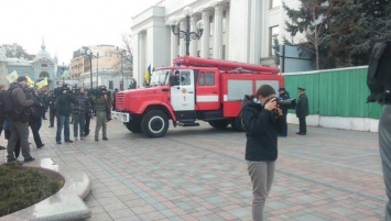 Раду «заминировали»: журналистов вывели, депутаты и министры остались