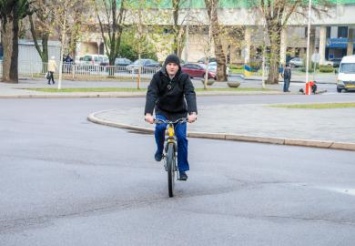 Днепропетровские чиновники ОГА пересели на велосипеды