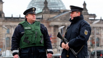 Глава Минюста ФРГ отрицает связь парижских террористов с Германией