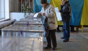 В Мариуполе на двух участках в урны для голосования вбросили контрольные листы без печати, – "Опора"