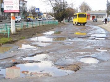 Губернатора Мерикова, хоть он и не частый гость в Первомайске, пригласили посмотреть на состояние местного автовокзала