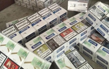 Украинец пытался вывезти в Италию более 2 тысяч пачек сигарет