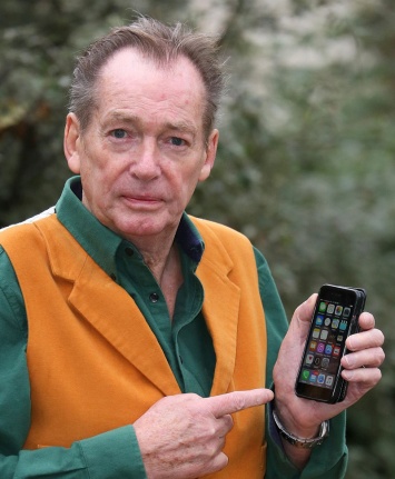 68-летний британец требует от Apple $7500 за удаление свадебных фотографий с его iPhone