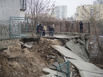 Причиной оползня в Киеве стал прорыв теплотрассы. Видео разрушений