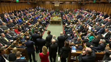 Британский парламент разрешил бомбить позиции ИГ в Сирии