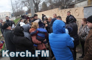 Полиция разогнала митингующих жителей Крыма (видео)