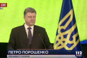 Порошенко: Мы победили бы и без волонтеров, но было бы сложнее