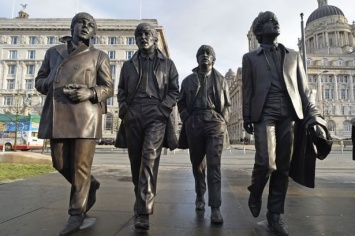 В Ливерпуле установили бронзовые фигуры The Beatles