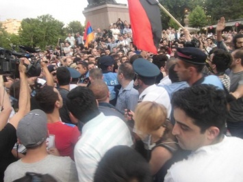 В Армении сегодня пройдет референдум по конституционной реформе
