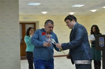 Заместитель Министра обороны Юрий Гусев вручил 9 николаевским военным и семьям погибших ордера на квартиры