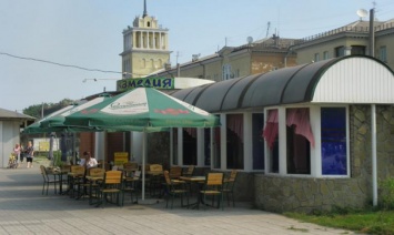 В Днепродзержинске собирают подписи против баров на центральном проспекте