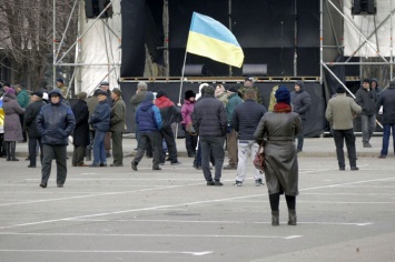 На «вече» Соболева и Семенченко в Кривом Роге собралось около двухсот человек, участники – в основном приезжие (фото)
