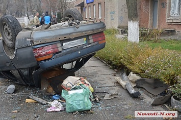 В Николаеве в результате ДТП в центре города «Mazda» перевернулась на крышу