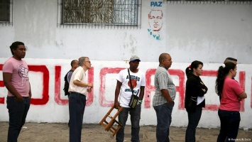 В Венесуэле в результате парламентских выборов может смениться власть