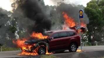 В Австралии на тест-драйве воспламенился новый Ford Everest