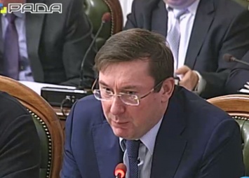 Луценко требует от Яценюка в пятницу дать доказательный ответ на заявления Саакашвили
