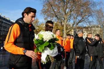 Футболисты "Шахтера" почтили память жертв терактов в Париже