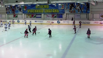 Криворожские хоккеисты победили гладиаторов (фото)