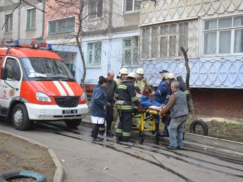 В Николаеве спасатели ликвидировали пожар в квартире жилого дома, пострадавшая госпитализирована