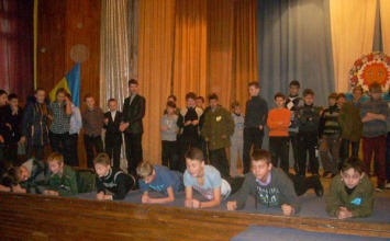 Криворожские школьники соревновались в конкурсе «Солдатские развлечения» (фото)
