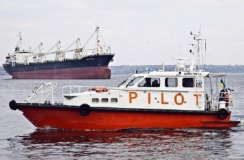 В акватории Николаевского порта экипаж катера «Спрытный» «Дельта-лоцман» спас выпавшего за борт человека